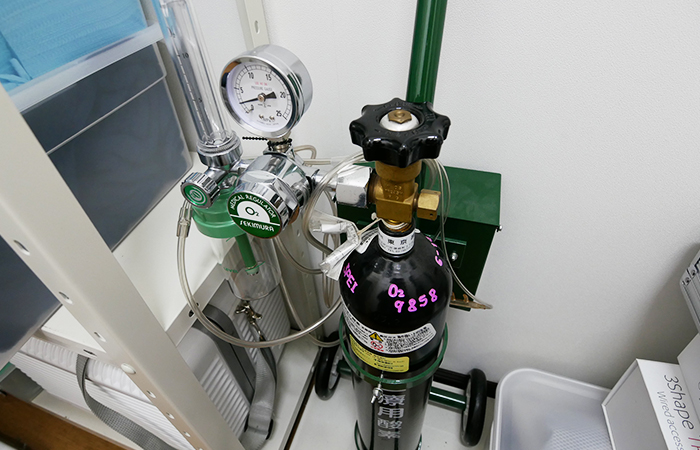 酸素ボンベ
